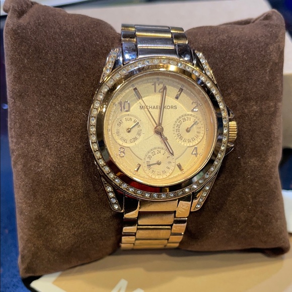 Michael Kors Rose Gold Women's Watch - Picture 1 of 7